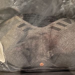 NWT LIVI Active High Impact Sports Bra by Lane Bryant, 40DD, gray